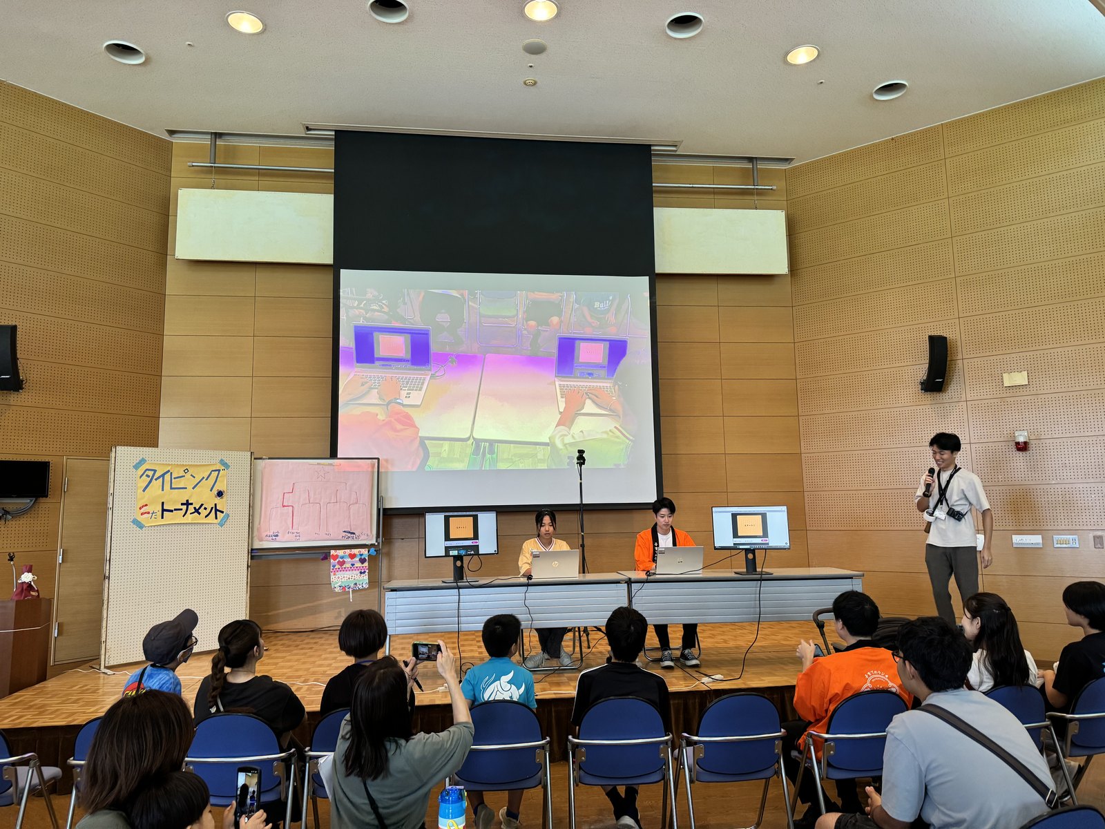 体験イベントでタイピングチャレンジを運営する様子