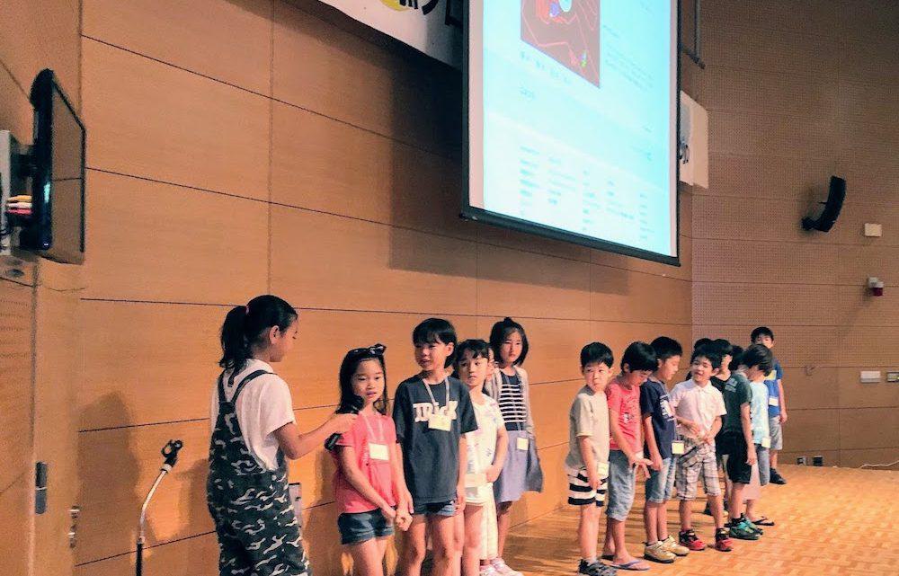 浦添プログラミングフェスティバルで発表する参加者