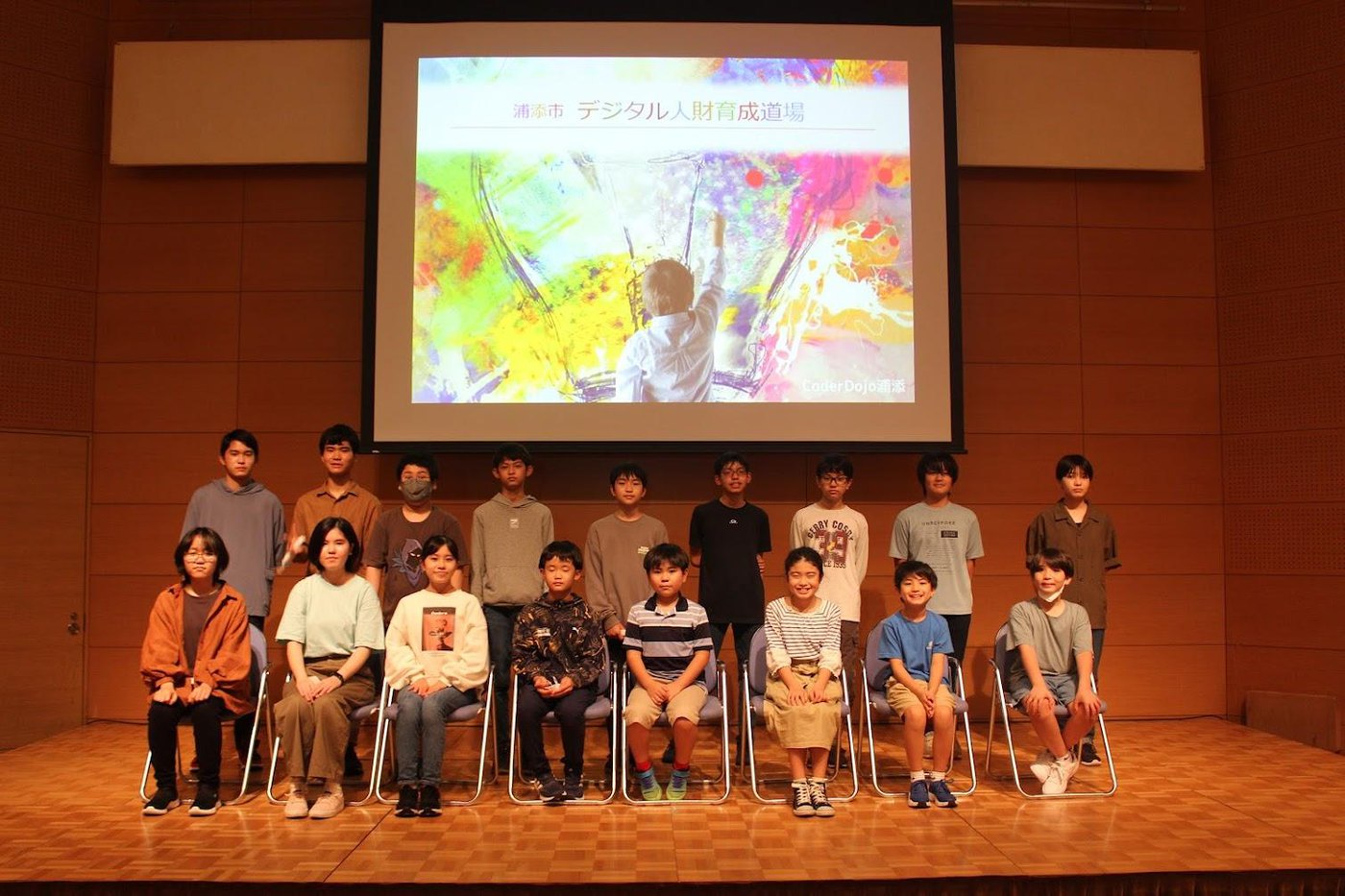 2021年度の最終報告会の集合写真