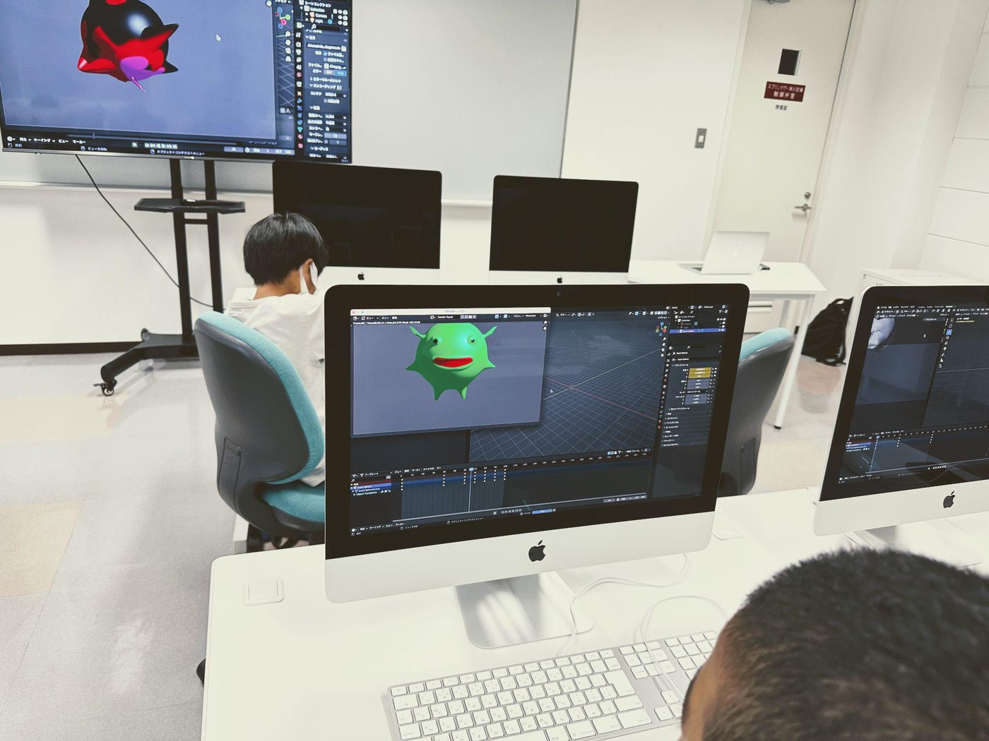Minecraftを使った制作に取り組む参加者の様子